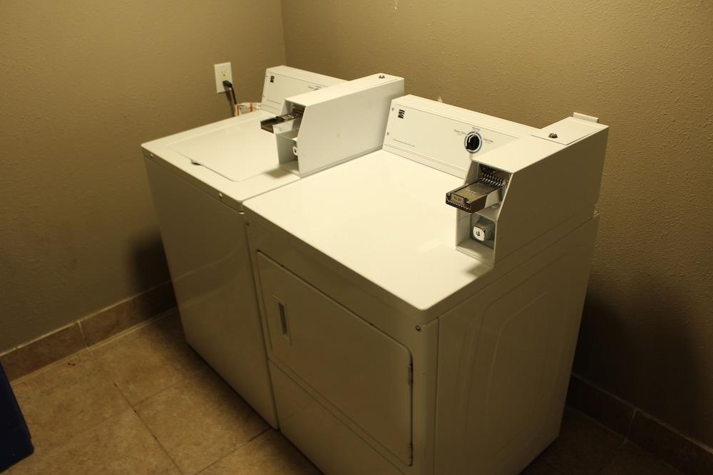 Hotel Ramada By Wyndham Portland